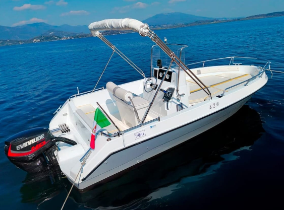 Barca Mary a noleggio sul Lago Maggiore — NIC Boat Club